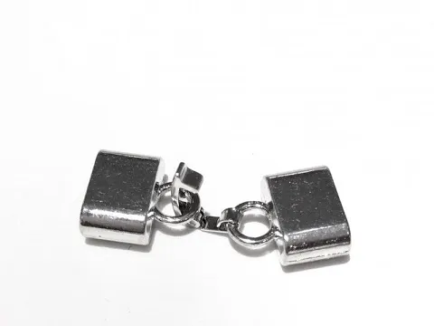 Замок замикаються