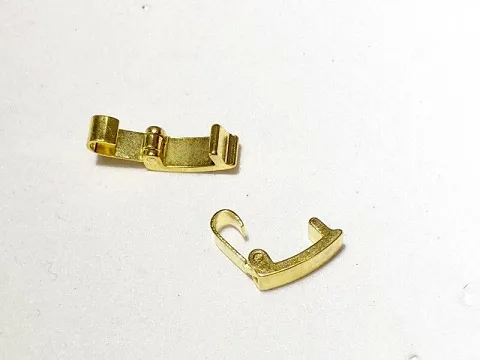 Замок замикаються