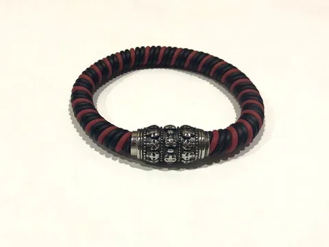 Браслет з каучуку