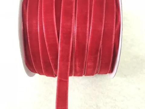 Велюрова стрічка