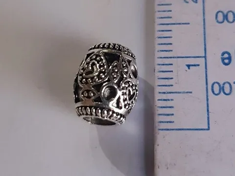 Бусина з серцем