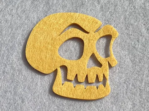 Аппликация из фетра <Череп>