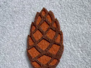 Аплікація з фетру <Шишка>