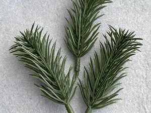 Штучна гілочка ялинки