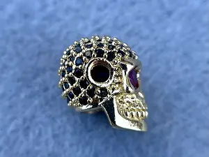 Бусина Череп