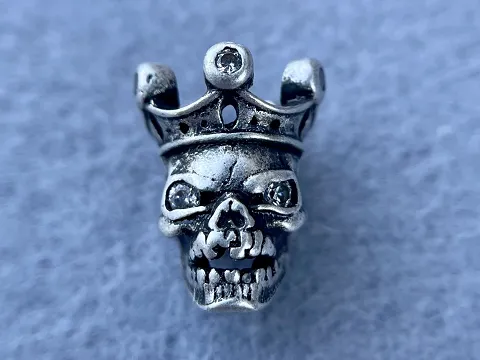 Бусина Череп