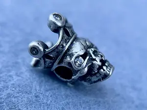 Бусина Череп