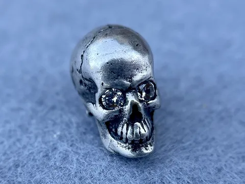 Бусина Череп