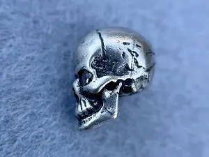 Бусина Череп