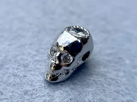 Бусина Череп