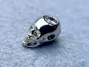 Бусина Череп
