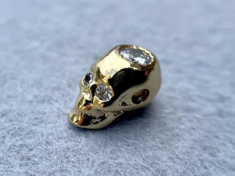 Бусина Череп