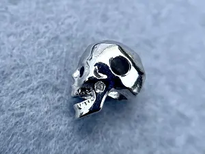 Бусина Череп