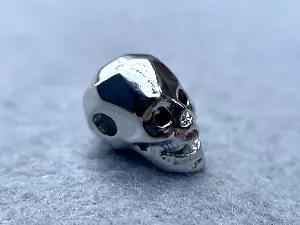 Бусина Череп