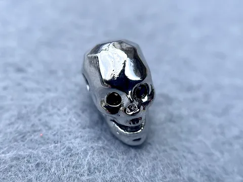Бусина Череп