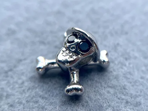 Бусина Череп