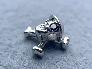 Бусина Череп