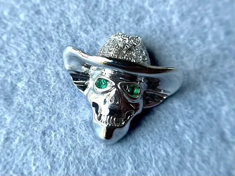 Бусина Череп