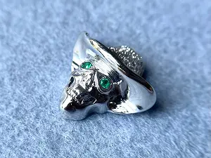 Бусина Череп