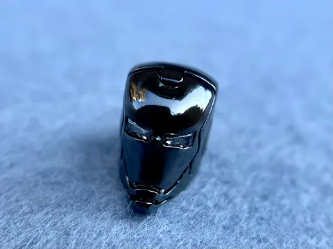 Бусина Залізна Людина