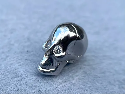 Бусина Череп