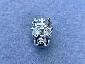 Бусина Череп