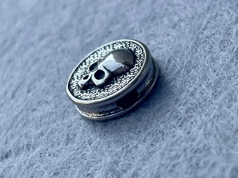 Бусина Череп