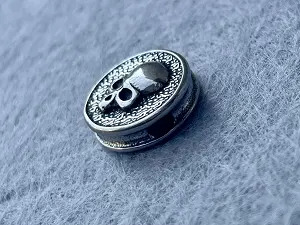 Намистина Череп