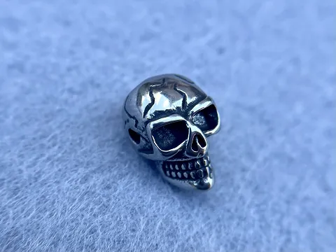 Бусина Череп