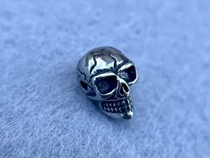 Бусина Череп