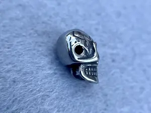 Бусина Череп
