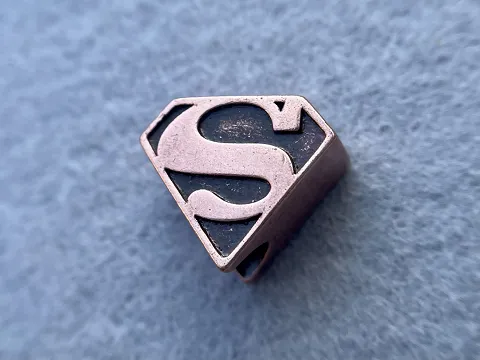 Бусина Супермен