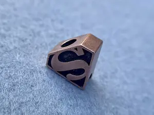 Бусина Супермен