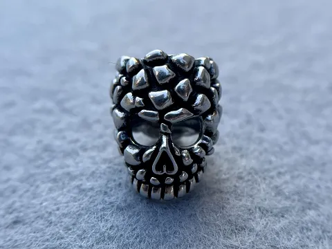 Бусина Череп