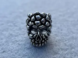 Бусина Череп