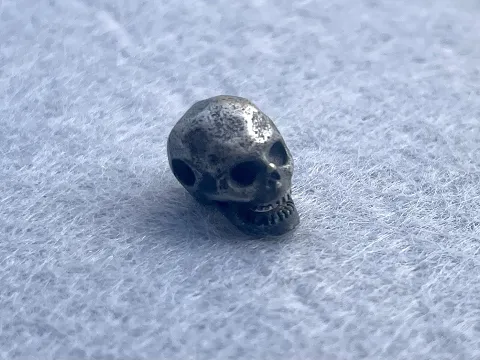 Намистина Череп