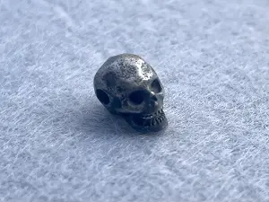 Намистина Череп