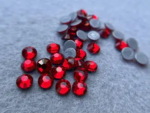 Клейові стрази Swarovski (HotFix) ss 20/100шт