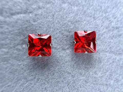 Серьги-гвоздики