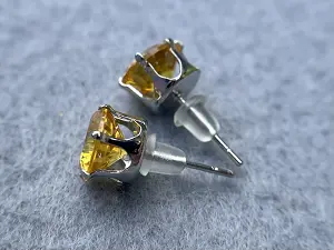 Сережки -гвоздики з фіанітами