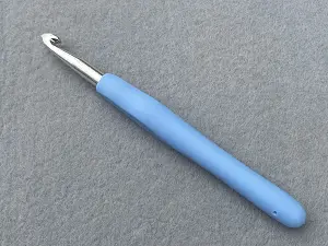 Крючок с прорезиненной ручкой - 7 мм