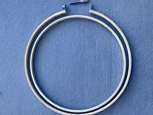 Пяльца деревянные с винтом - d = 20,5см