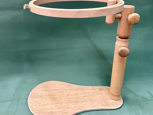 Пяльця для вишивання на підставці