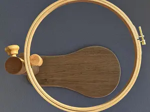 Пяльця для вишивання на підставці