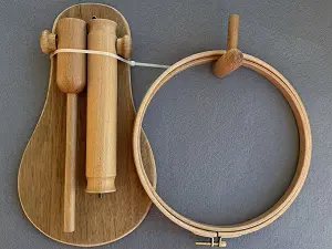 Пяльця для вишивання на підставці