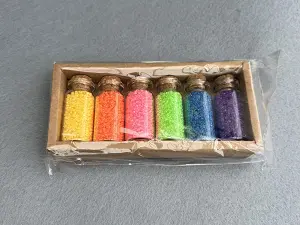 Набір бісеру в пляшечках - 6 кольорів.