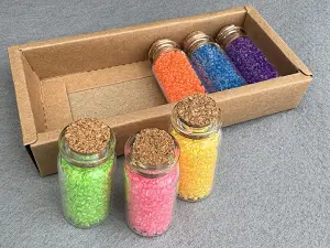 Набір бісеру в пляшечках - 6 кольорів.