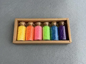 Набір бісеру в пляшечках - 6 кольорів.