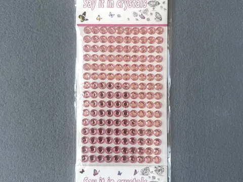 Стрази на клейовій основі