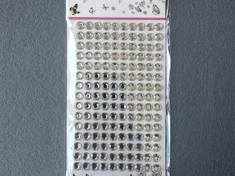 Стрази на клейовій основі